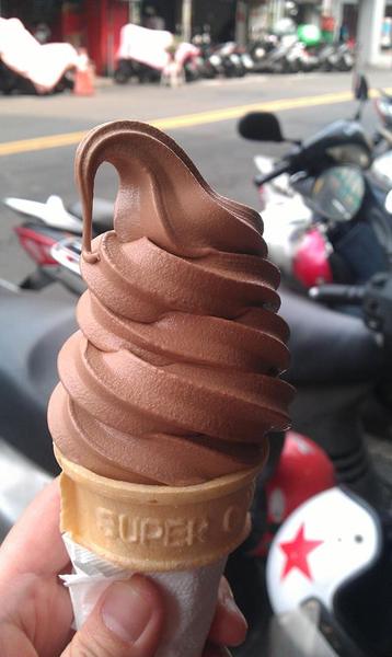 雷霆巧克力雪糕:雷霆巧克力雪糕(全家限定/全家獨家) 雷霆巧克力雪糕:雷霆巧克力雪糕(全家限定/全家獨家)