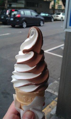 雷霆巧克力雪糕:雷霆巧克力雪糕(全家限定/全家獨家) 雷霆巧克力雪糕:雷霆巧克力雪糕(全家限定/全家獨家)