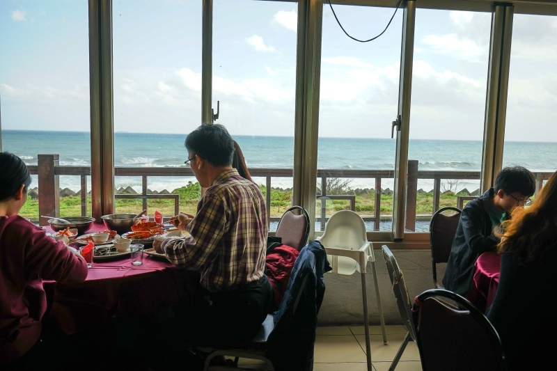 跳躍的宅男 - [花蓮鹽寮美食]久違的055龍蝦海鮮餐廳 明碼標價無壓力 花蓮海鮮美味吃了就知道 (內有詳細菜單)