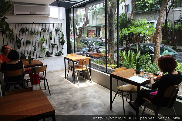 民生工寓coffee essential：台北 松山。舒適巷弄咖啡廳 民生工寓coffee essential 捷運松山機場站