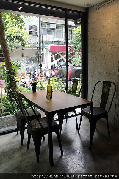 民生工寓coffee essential：台北 松山。舒適巷弄咖啡廳 民生工寓coffee essential 捷運松山機場站