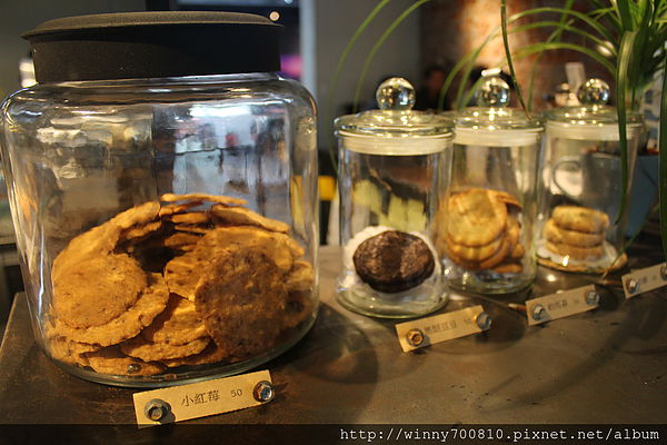 民生工寓coffee essential：台北 松山。舒適巷弄咖啡廳 民生工寓coffee essential 捷運松山機場站