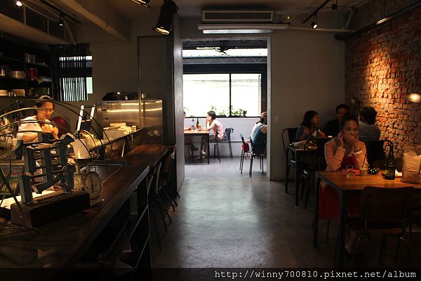 民生工寓coffee essential：台北 松山。舒適巷弄咖啡廳 民生工寓coffee essential 捷運松山機場站