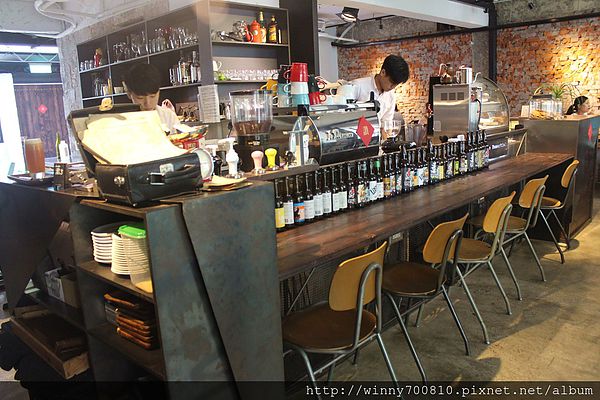 民生工寓coffee essential：台北 松山。舒適巷弄咖啡廳 民生工寓coffee essential 捷運松山機場站