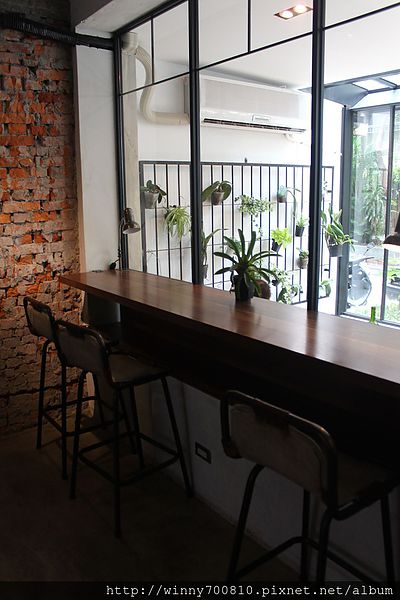 民生工寓coffee essential：台北 松山。舒適巷弄咖啡廳 民生工寓coffee essential 捷運松山機場站