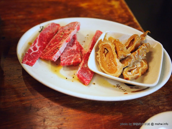 出一張嘴(中港店)：【食記】台中出一張嘴中港店@西區BRT中正國小 : 水準還在的日式燒肉店,點餐不手軟的食肉天堂,幸福真的只要出一張嘴!