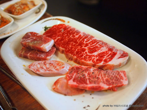 出一張嘴(中港店)：【食記】台中出一張嘴中港店@西區BRT中正國小 : 水準還在的日式燒肉店,點餐不手軟的食肉天堂,幸福真的只要出一張嘴!