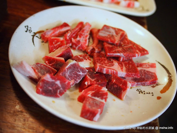 出一張嘴(中港店)：【食記】台中出一張嘴中港店@西區BRT中正國小 : 水準還在的日式燒肉店,點餐不手軟的食肉天堂,幸福真的只要出一張嘴!