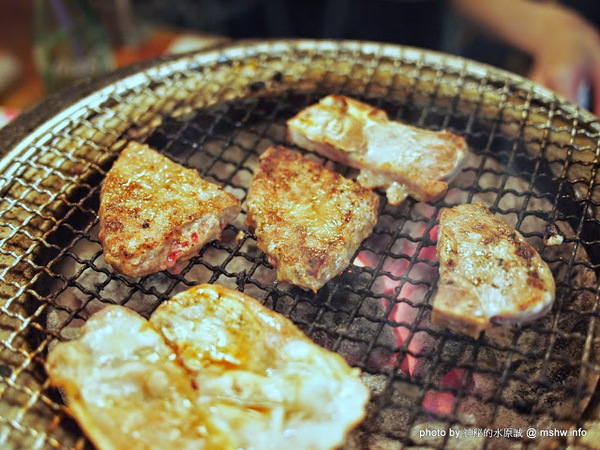 出一張嘴(中港店)：【食記】台中出一張嘴中港店@西區BRT中正國小 : 水準還在的日式燒肉店,點餐不手軟的食肉天堂,幸福真的只要出一張嘴!