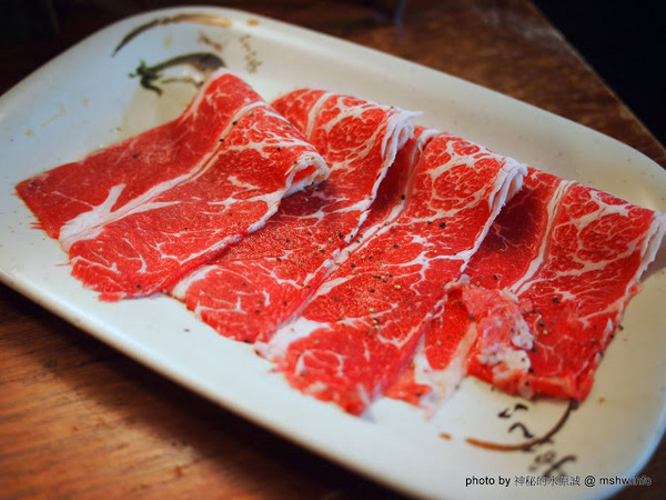 出一張嘴(中港店)：【食記】台中出一張嘴中港店@西區BRT中正國小 : 水準還在的日式燒肉店,點餐不手軟的食肉天堂,幸福真的只要出一張嘴!