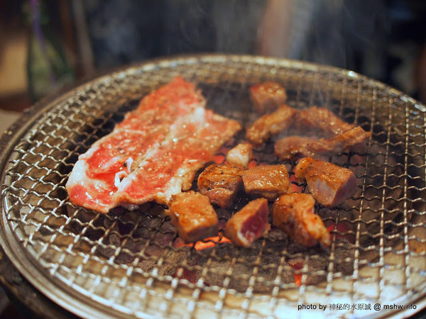 出一張嘴(中港店)：【食記】台中出一張嘴中港店@西區BRT中正國小 : 水準還在的日式燒肉店,點餐不手軟的食肉天堂,幸福真的只要出一張嘴!