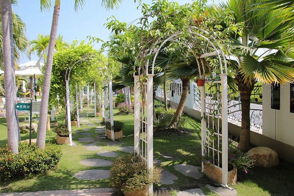 大村進昌咖啡烘焙館：【彰化大村景點】進昌咖啡烘焙館~巴洛克式建築，彷彿來到歐風的城堡，享用美味尊貴的下午茶