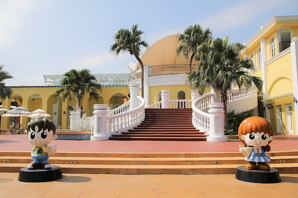 大村進昌咖啡烘焙館：【彰化大村景點】進昌咖啡烘焙館~巴洛克式建築，彷彿來到歐風的城堡，享用美味尊貴的下午茶