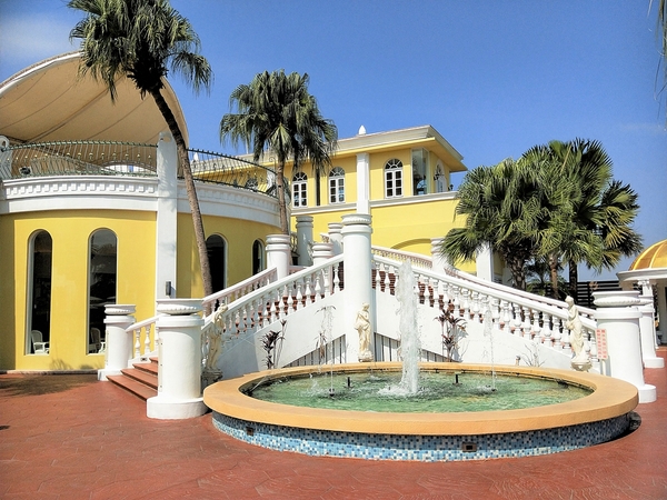 大村進昌咖啡烘焙館：【彰化大村景點】進昌咖啡烘焙館~巴洛克式建築，彷彿來到歐風的城堡，享用美味尊貴的下午茶