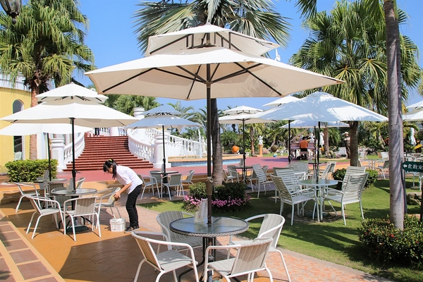 大村進昌咖啡烘焙館：【彰化大村景點】進昌咖啡烘焙館~巴洛克式建築，彷彿來到歐風的城堡，享用美味尊貴的下午茶