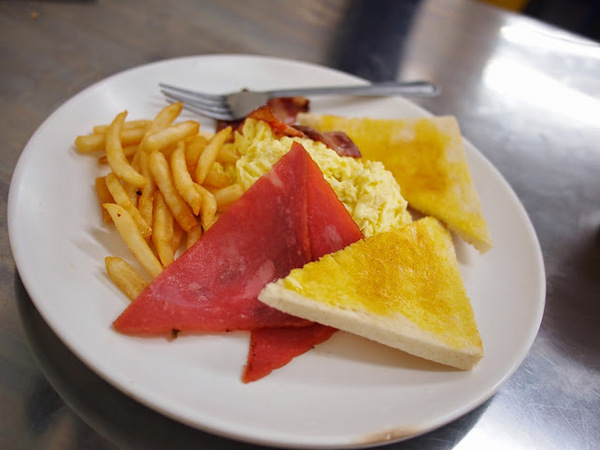 香草屋:【食記】桃園香草屋中西式早點.焗烤.義大利麵@中壢桃園創新技術學院 : 色不全也可以很美味, 物超所值的享受! 香草屋:【食記】桃園香草屋中西式早點.焗烤.義大利麵@中壢桃園創新技術學院 : 色不全也可以很美味, 物超所值的享受!
