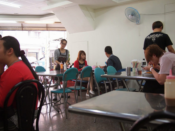 香草屋:【食記】桃園香草屋中西式早點.焗烤.義大利麵@中壢桃園創新技術學院 : 色不全也可以很美味, 物超所值的享受! 香草屋:【食記】桃園香草屋中西式早點.焗烤.義大利麵@中壢桃園創新技術學院 : 色不全也可以很美味, 物超所值的享受!