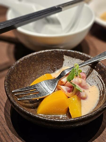 大安區推薦美食「橘色涮涮屋」/台北消夜/頂級火鍋排隊實至名歸