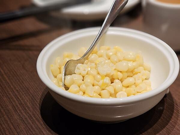 大安區推薦美食「橘色涮涮屋」/台北消夜/頂級火鍋排隊實至名歸