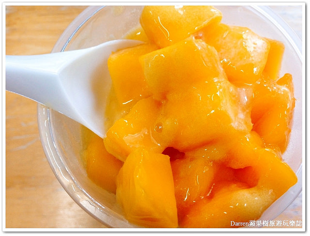 『桃園中壢冰品』榕樹下綿綿冰●超過60年的老冰店 人手一杯超級芒果爽散步美食 中壢車站商圈美食小吃