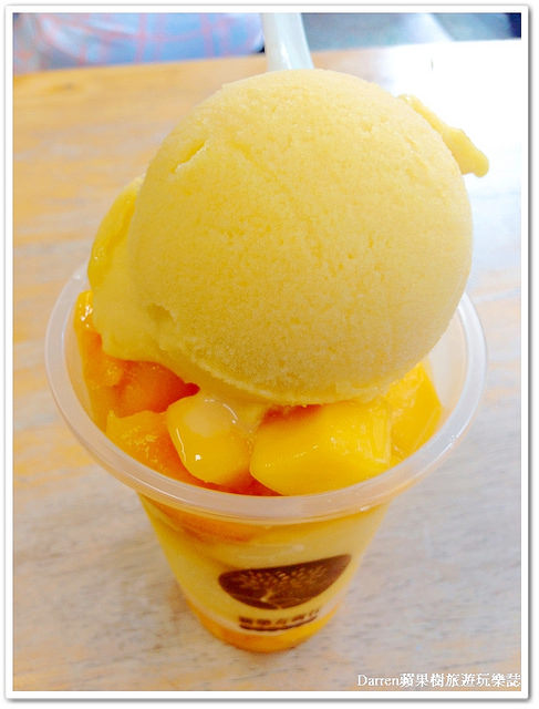 『桃園中壢冰品』榕樹下綿綿冰●超過60年的老冰店 人手一杯超級芒果爽散步美食 中壢車站商圈美食小吃