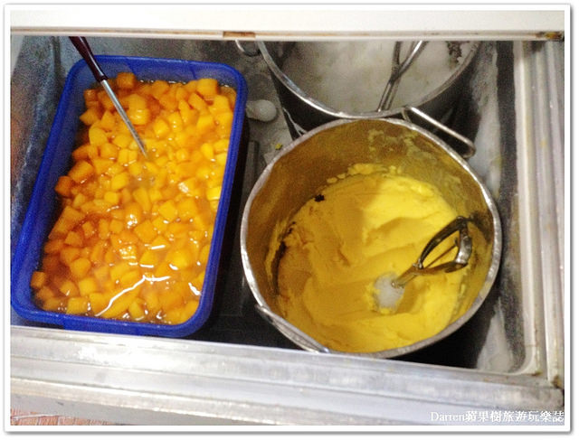 『桃園中壢冰品』榕樹下綿綿冰●超過60年的老冰店 人手一杯超級芒果爽散步美食 中壢車站商圈美食小吃