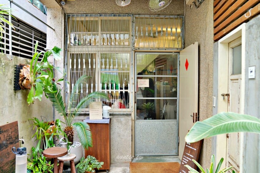 台南市東區【台南】中西區|和喫咖啡,老屋咖啡廳,圓滾滾鬆餅球,豐盛早午餐