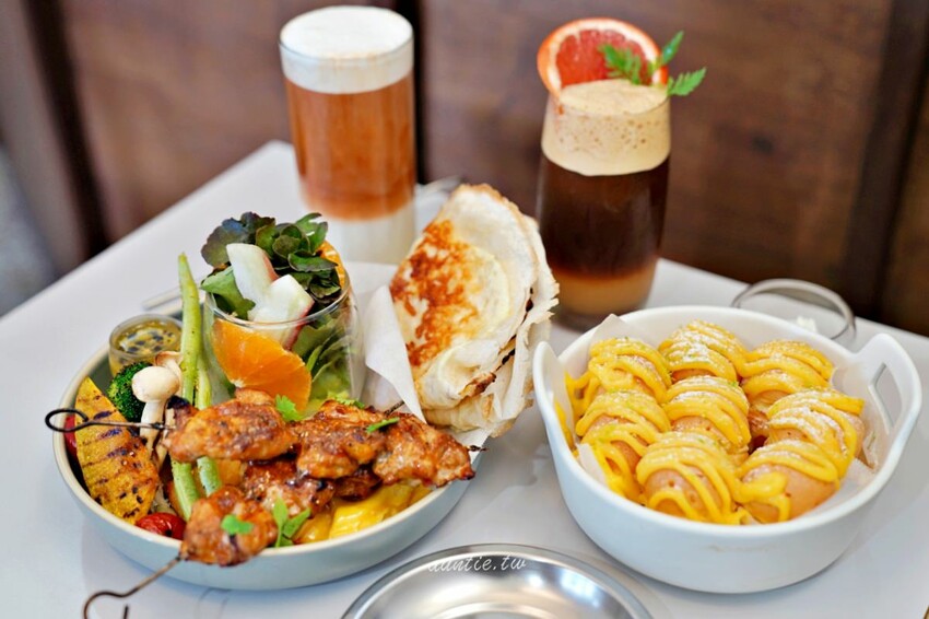 台南市東區【台南】中西區|和喫咖啡,老屋咖啡廳,圓滾滾鬆餅球,豐盛早午餐