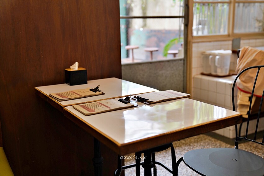 台南市東區【台南】中西區|和喫咖啡,老屋咖啡廳,圓滾滾鬆餅球,豐盛早午餐