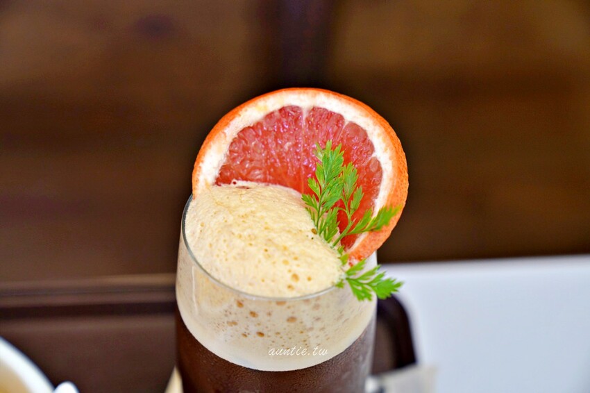 台南市東區【台南】中西區|和喫咖啡,老屋咖啡廳,圓滾滾鬆餅球,豐盛早午餐