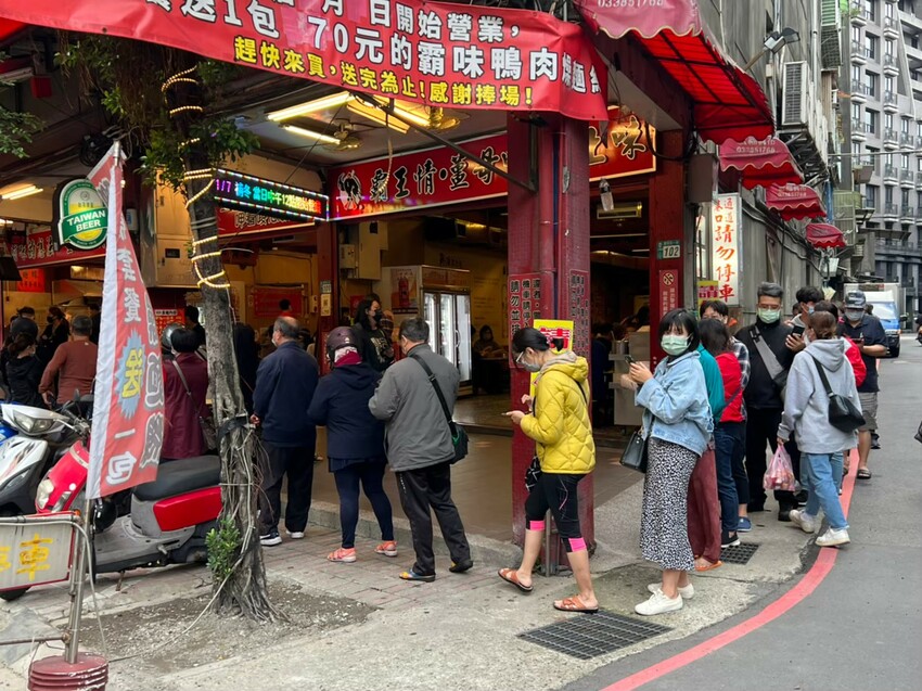 立冬吃這間,全台生意最好的霸味薑母鴨在三重,生意好到有警衛指揮交通!