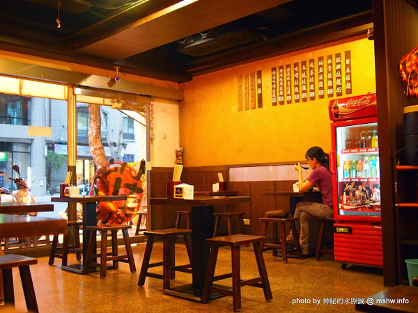 神座日本拉麵(至聖巨蛋店):【食記】高雄神座日本拉麵至聖巨蛋店@左營MRT凹子底 : 台式風味, 與日本神座無關! 神座日本拉麵(至聖巨蛋店):【食記】高雄神座日本拉麵至聖巨蛋店@左營MRT凹子底 : 台式風味, 與日本神座無關!