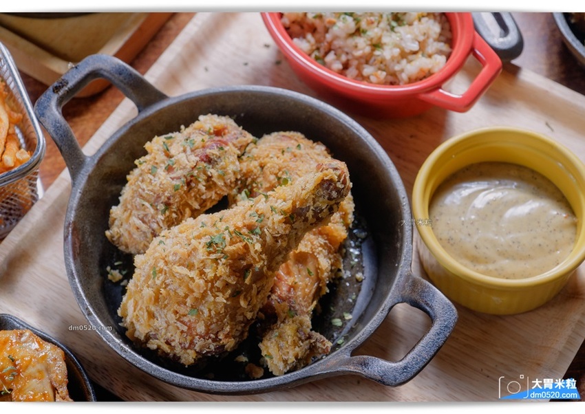 平日點排餐享沙拉吧吃到飽,MASTRO CAFE(戰斧教父內湖店),,SOP脆皮炸雞/牛尾湯無限喝！加50元再享粉紅氣泡酒/啤酒無限暢飲！內湖餐酒館推薦,內湖牛排餐廳推薦,內湖美式餐廳推薦,捷運港墘站