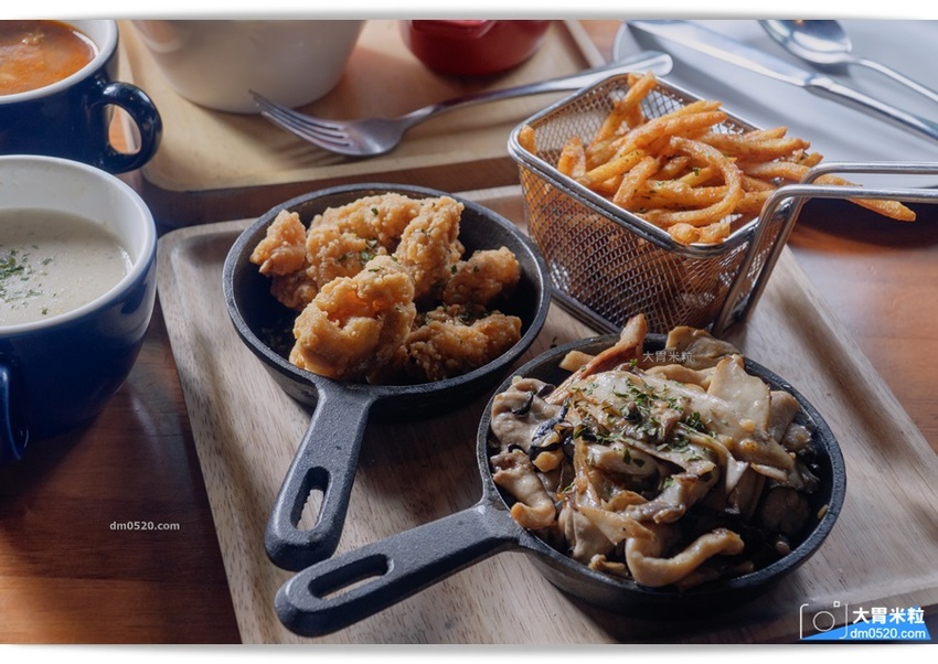 平日點排餐享沙拉吧吃到飽,MASTRO CAFE(戰斧教父內湖店),,SOP脆皮炸雞/牛尾湯無限喝！加50元再享粉紅氣泡酒/啤酒無限暢飲！內湖餐酒館推薦,內湖牛排餐廳推薦,內湖美式餐廳推薦,捷運港墘站