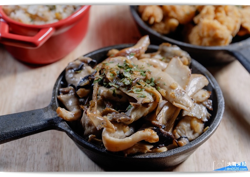 平日點排餐享沙拉吧吃到飽,MASTRO CAFE(戰斧教父內湖店),,SOP脆皮炸雞/牛尾湯無限喝！加50元再享粉紅氣泡酒/啤酒無限暢飲！內湖餐酒館推薦,內湖牛排餐廳推薦,內湖美式餐廳推薦,捷運港墘站