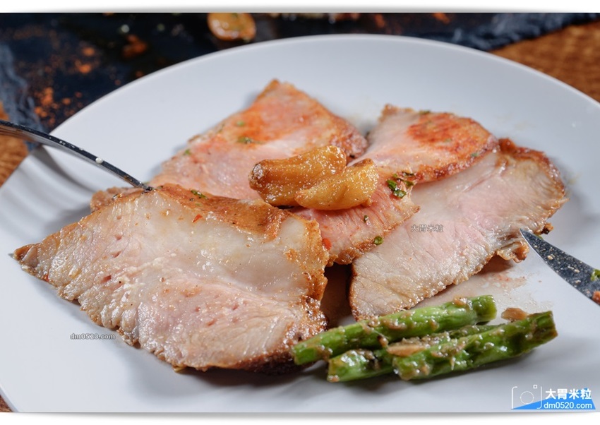 平日點排餐享沙拉吧吃到飽,MASTRO CAFE(戰斧教父內湖店),,SOP脆皮炸雞/牛尾湯無限喝！加50元再享粉紅氣泡酒/啤酒無限暢飲！內湖餐酒館推薦,內湖牛排餐廳推薦,內湖美式餐廳推薦,捷運港墘站