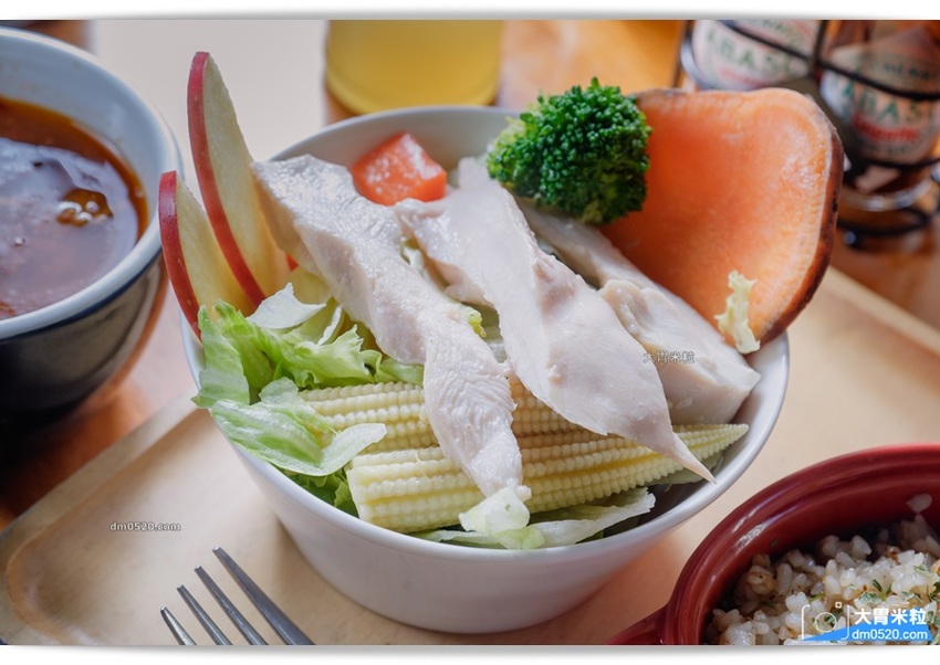 平日點排餐享沙拉吧吃到飽,MASTRO CAFE(戰斧教父內湖店),,SOP脆皮炸雞/牛尾湯無限喝！加50元再享粉紅氣泡酒/啤酒無限暢飲！內湖餐酒館推薦,內湖牛排餐廳推薦,內湖美式餐廳推薦,捷運港墘站