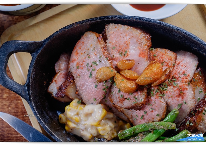 平日點排餐享沙拉吧吃到飽,MASTRO CAFE(戰斧教父內湖店),,SOP脆皮炸雞/牛尾湯無限喝！加50元再享粉紅氣泡酒/啤酒無限暢飲！內湖餐酒館推薦,內湖牛排餐廳推薦,內湖美式餐廳推薦,捷運港墘站