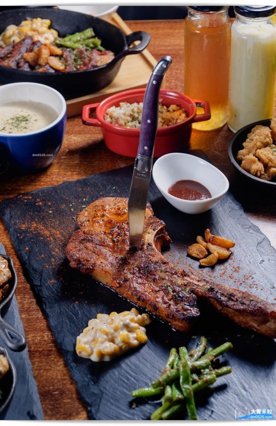 平日點排餐享沙拉吧吃到飽,MASTRO CAFE(戰斧教父內湖店),,SOP脆皮炸雞/牛尾湯無限喝！加50元再享粉紅氣泡酒/啤酒無限暢飲！內湖餐酒館推薦,內湖牛排餐廳推薦,內湖美式餐廳推薦,捷運港墘站