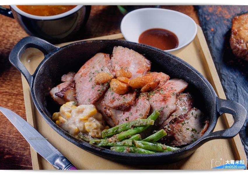 平日點排餐享沙拉吧吃到飽,MASTRO CAFE(戰斧教父內湖店),,SOP脆皮炸雞/牛尾湯無限喝！加50元再享粉紅氣泡酒/啤酒無限暢飲！內湖餐酒館推薦,內湖牛排餐廳推薦,內湖美式餐廳推薦,捷運港墘站