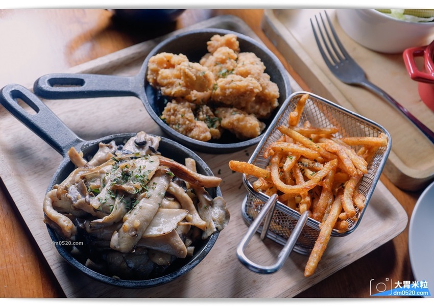 平日點排餐享沙拉吧吃到飽,MASTRO CAFE(戰斧教父內湖店),,SOP脆皮炸雞/牛尾湯無限喝！加50元再享粉紅氣泡酒/啤酒無限暢飲！內湖餐酒館推薦,內湖牛排餐廳推薦,內湖美式餐廳推薦,捷運港墘站