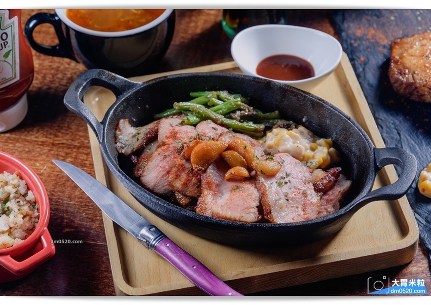 平日點排餐享沙拉吧吃到飽,MASTRO CAFE(戰斧教父內湖店),,SOP脆皮炸雞/牛尾湯無限喝！加50元再享粉紅氣泡酒/啤酒無限暢飲！內湖餐酒館推薦,內湖牛排餐廳推薦,內湖美式餐廳推薦,捷運港墘站