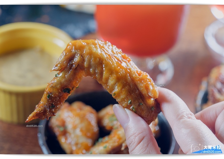 平日點排餐享沙拉吧吃到飽,MASTRO CAFE(戰斧教父內湖店),,SOP脆皮炸雞/牛尾湯無限喝！加50元再享粉紅氣泡酒/啤酒無限暢飲！內湖餐酒館推薦,內湖牛排餐廳推薦,內湖美式餐廳推薦,捷運港墘站