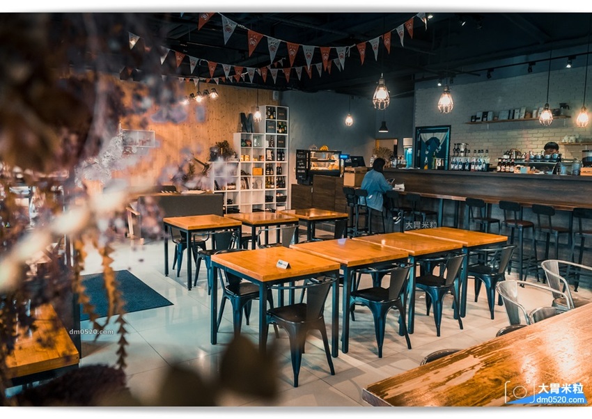 平日點排餐享沙拉吧吃到飽,MASTRO CAFE(戰斧教父內湖店),,SOP脆皮炸雞/牛尾湯無限喝！加50元再享粉紅氣泡酒/啤酒無限暢飲！內湖餐酒館推薦,內湖牛排餐廳推薦,內湖美式餐廳推薦,捷運港墘站