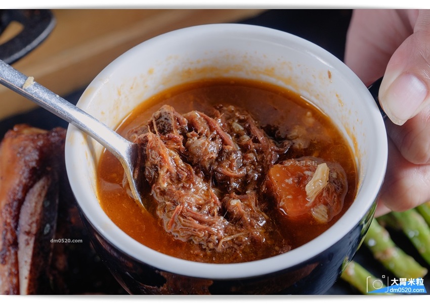 平日點排餐享沙拉吧吃到飽,MASTRO CAFE(戰斧教父內湖店),,SOP脆皮炸雞/牛尾湯無限喝！加50元再享粉紅氣泡酒/啤酒無限暢飲！內湖餐酒館推薦,內湖牛排餐廳推薦,內湖美式餐廳推薦,捷運港墘站