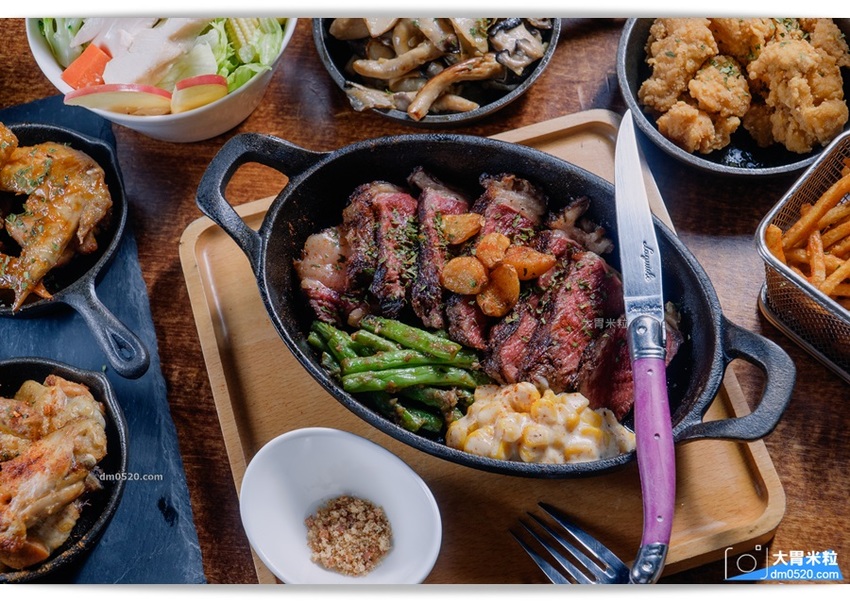 平日點排餐享沙拉吧吃到飽,MASTRO CAFE(戰斧教父內湖店),,SOP脆皮炸雞/牛尾湯無限喝！加50元再享粉紅氣泡酒/啤酒無限暢飲！內湖餐酒館推薦,內湖牛排餐廳推薦,內湖美式餐廳推薦,捷運港墘站