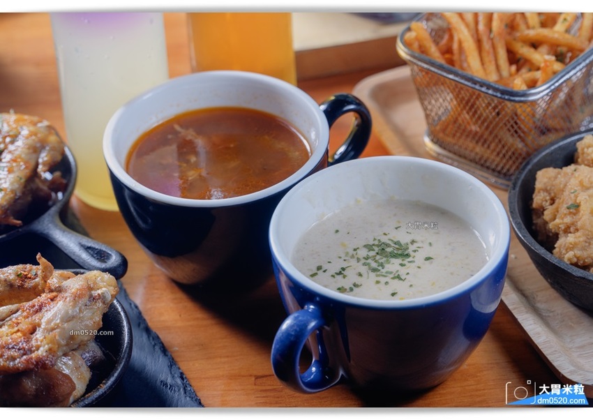 平日點排餐享沙拉吧吃到飽,MASTRO CAFE(戰斧教父內湖店),,SOP脆皮炸雞/牛尾湯無限喝！加50元再享粉紅氣泡酒/啤酒無限暢飲！內湖餐酒館推薦,內湖牛排餐廳推薦,內湖美式餐廳推薦,捷運港墘站