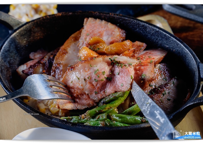 平日點排餐享沙拉吧吃到飽,MASTRO CAFE(戰斧教父內湖店),,SOP脆皮炸雞/牛尾湯無限喝！加50元再享粉紅氣泡酒/啤酒無限暢飲！內湖餐酒館推薦,內湖牛排餐廳推薦,內湖美式餐廳推薦,捷運港墘站