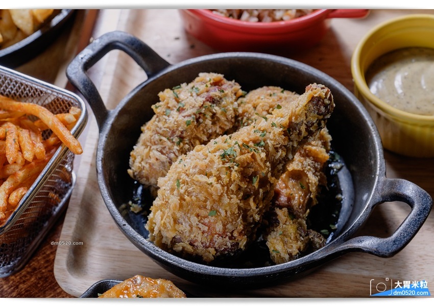 平日點排餐享沙拉吧吃到飽,MASTRO CAFE(戰斧教父內湖店),,SOP脆皮炸雞/牛尾湯無限喝！加50元再享粉紅氣泡酒/啤酒無限暢飲！內湖餐酒館推薦,內湖牛排餐廳推薦,內湖美式餐廳推薦,捷運港墘站