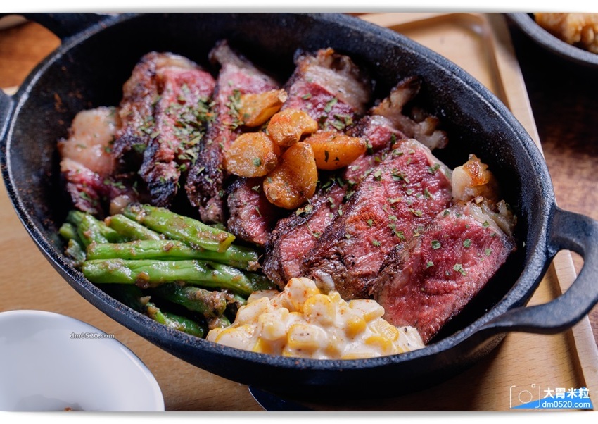 平日點排餐享沙拉吧吃到飽,MASTRO CAFE(戰斧教父內湖店),,SOP脆皮炸雞/牛尾湯無限喝！加50元再享粉紅氣泡酒/啤酒無限暢飲！內湖餐酒館推薦,內湖牛排餐廳推薦,內湖美式餐廳推薦,捷運港墘站